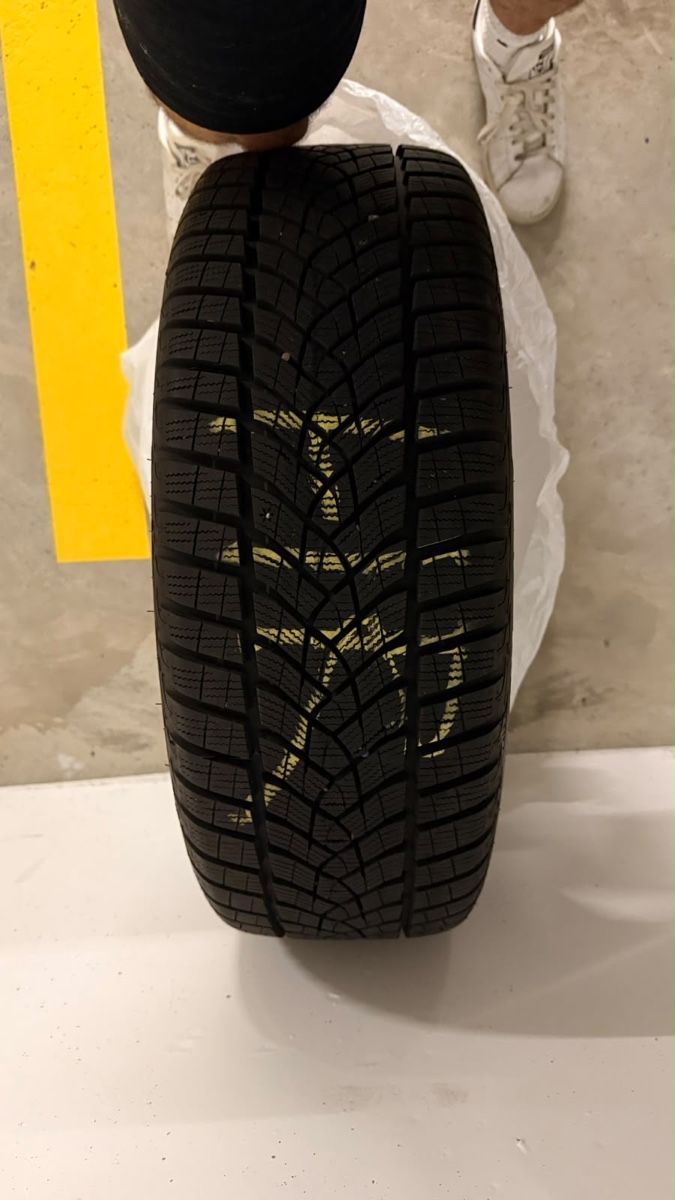 Pneumatici & Ruote complete: Winterräder Goodyear 225/45R18 – Usato da Adlikon b.Regensdf venduto da JAF333 3