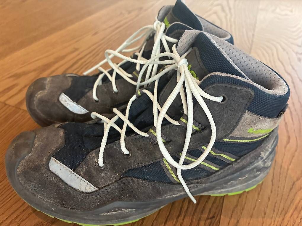 Schuhe für Jungen: Wanderschuhe Lowa Gr 34-35 – Gebraucht aus Winterthur von Rawille