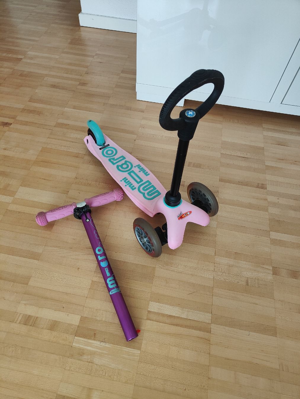 Micro Kickboard: Mini Micro Scooter Lila mit 2 Stangen – Usato da Küssnacht am rigi venduto da Alee13