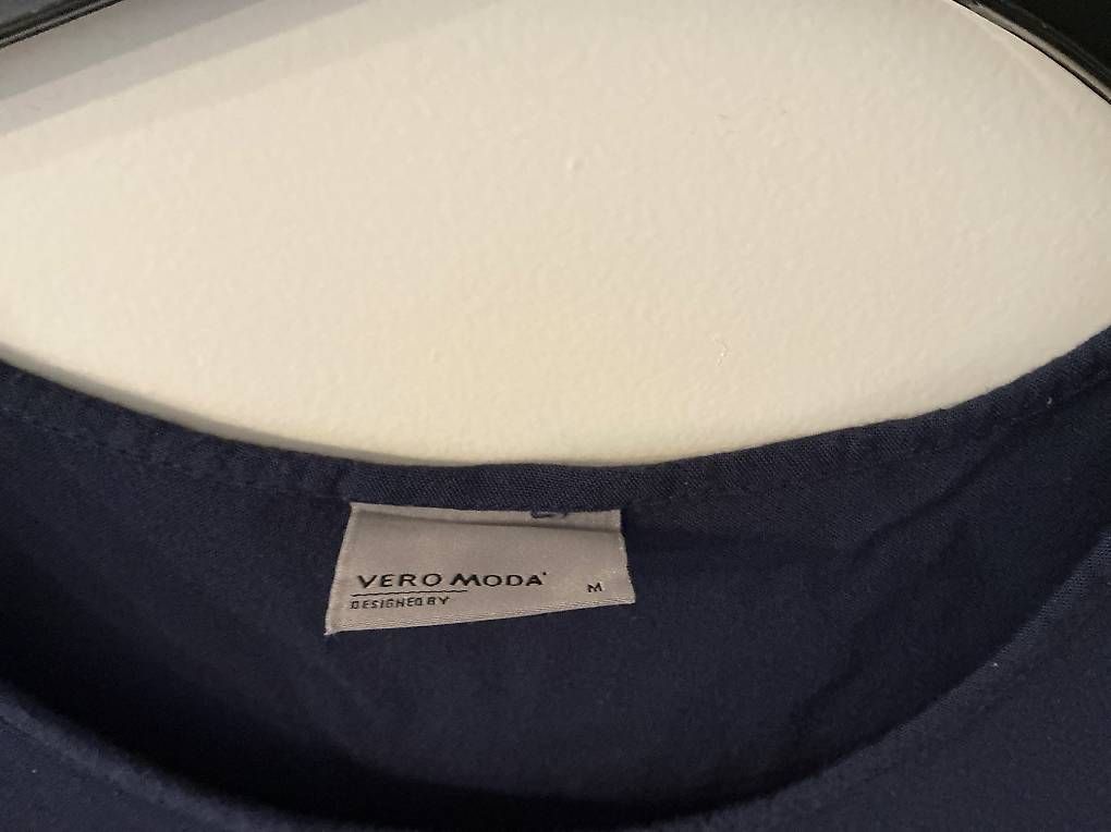 Tops: Leichtes Shirt dunkelblau M – Gebraucht aus Oberwil BL von Nikki13 1