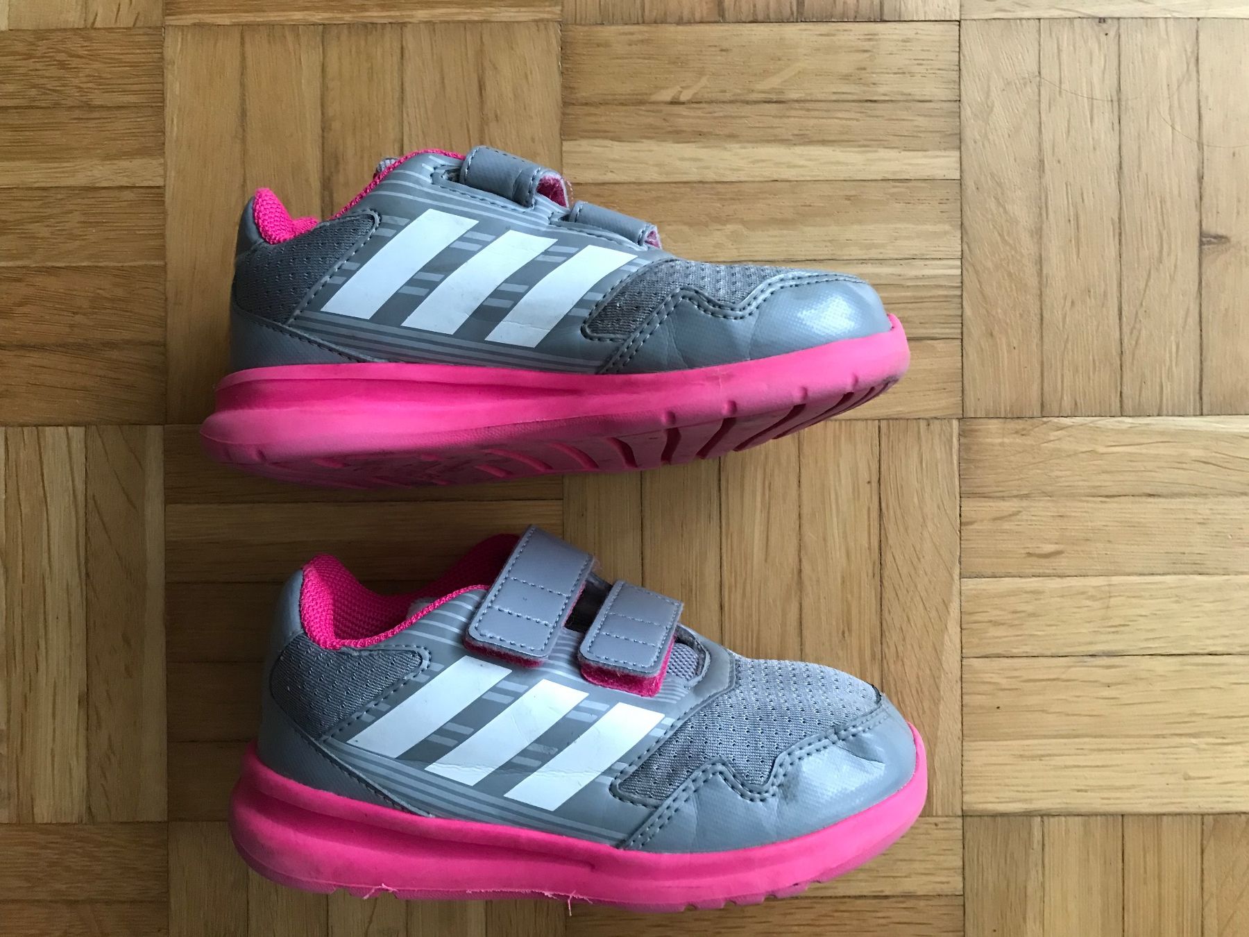 Adidas Scarpe per ragazze: Turnschuhe Mädchen von Adidas Grösse 26 – Usato da Emmenbrücke venduto da Hathor123 1