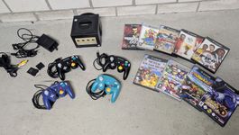 Nintendo GameCube mit Spielen und Controllern