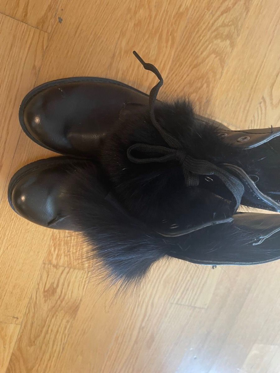 Damenschuhe: Schwarze Winterstiefel Gr. 38 mit echten Fellbommel – Gebraucht aus Rüschlikon von leo_mwz2 8