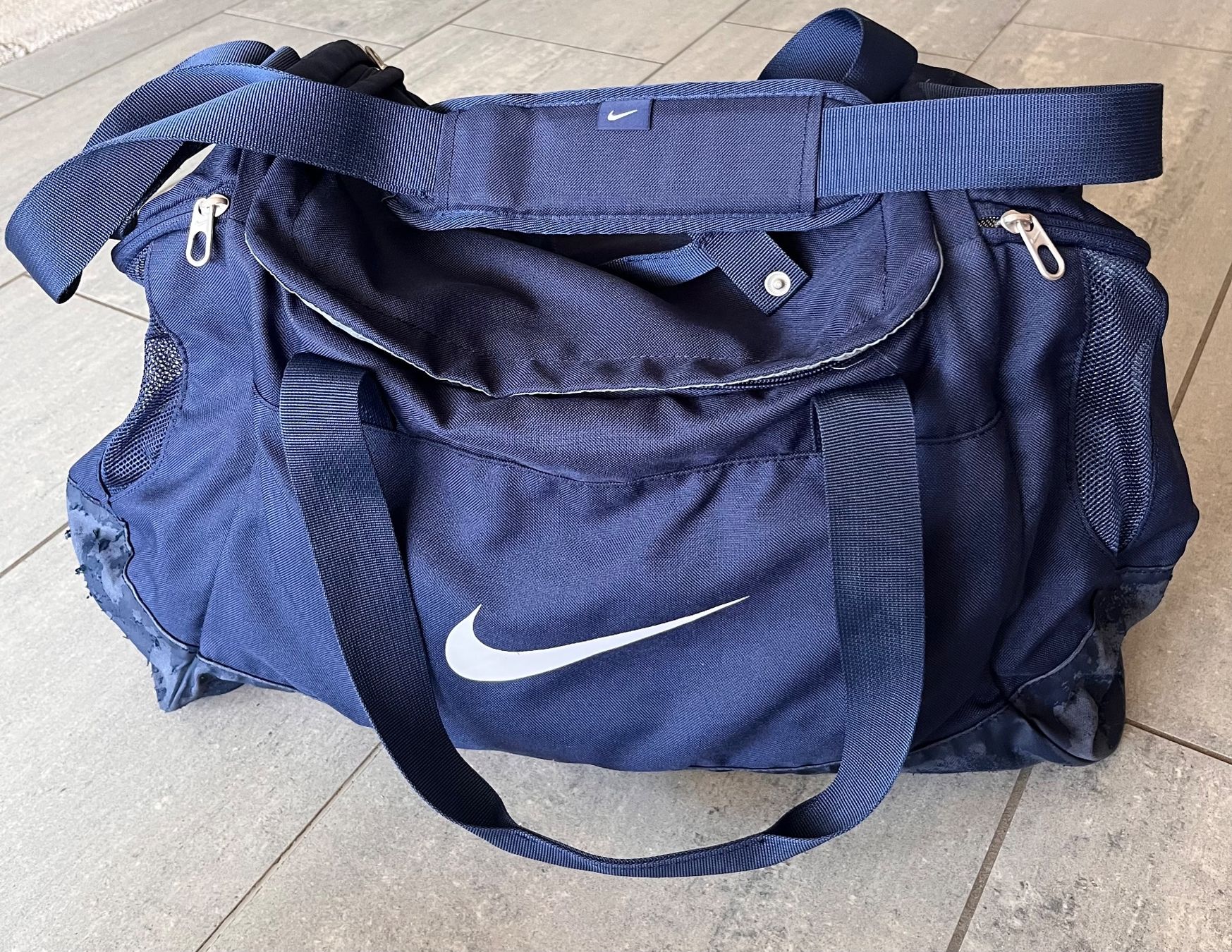 Nike Taschen: Nike Sporttasche – Gebraucht aus Wilen b. Wil von xen_kzb6