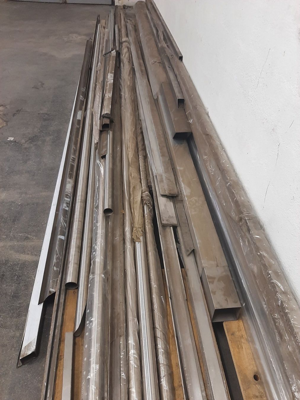 Profilati: Diverse Chromstahl Profile – Usato da Eschlikon TG venduto da Freitech.2015 2