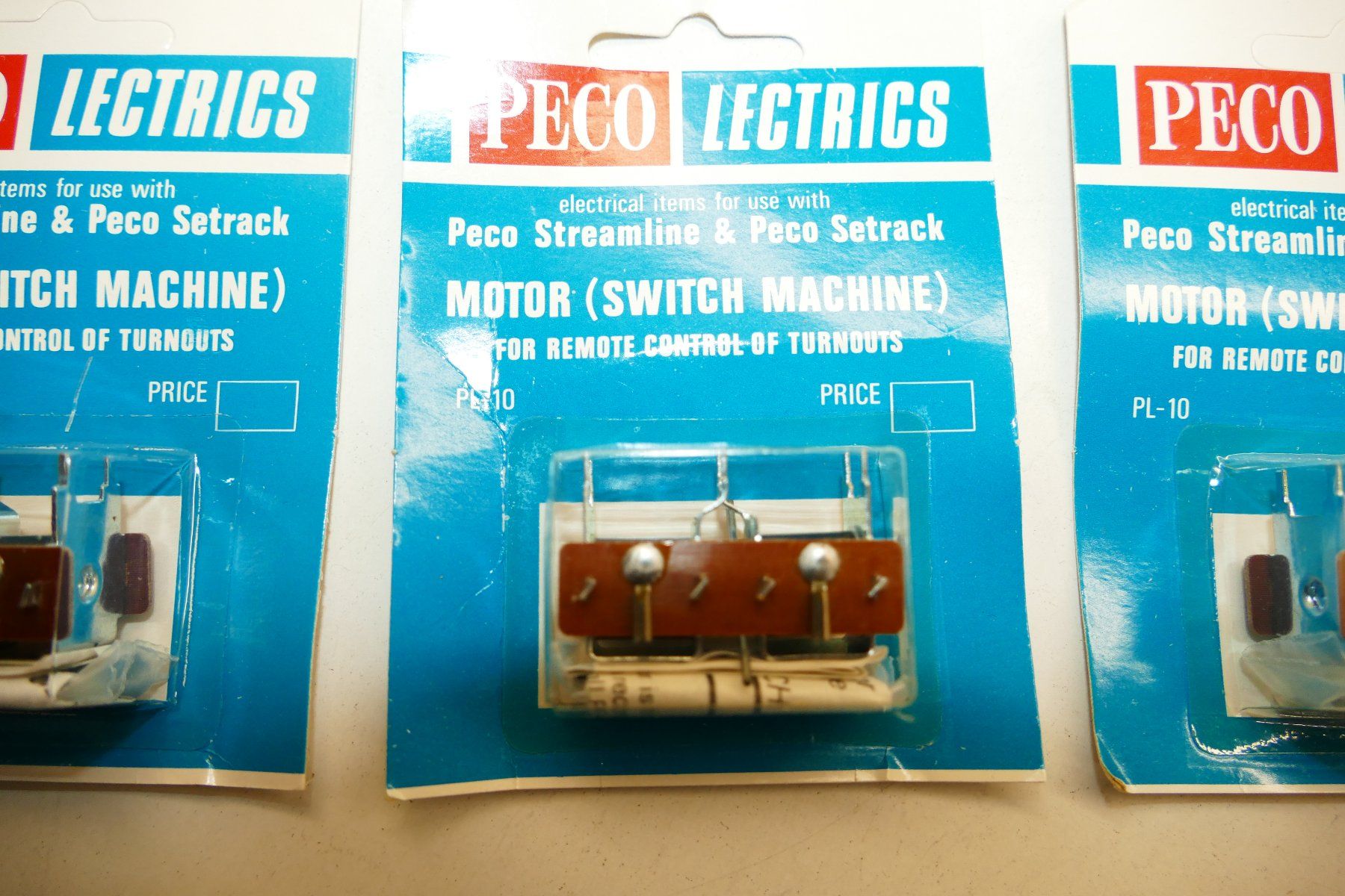Modellini di ferrovie: Peco H0: 3xMotor (Switch Machine) Remote Control Turnouts – Usato da Niederhasli venduto da rail-duerst 1