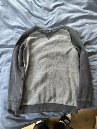 Pull Kiabi gris et bleu marine 144-155cm