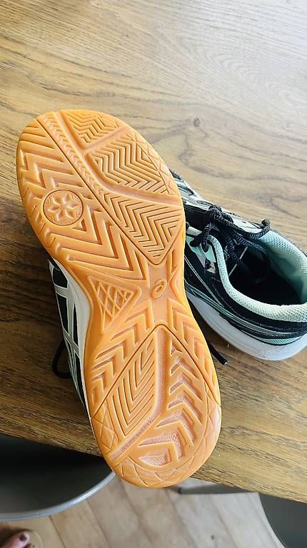 Chaussures hommes: Hallenturnschuhe Grösse 38 – D'occasion à Nidau par Plaenkehaus23 1