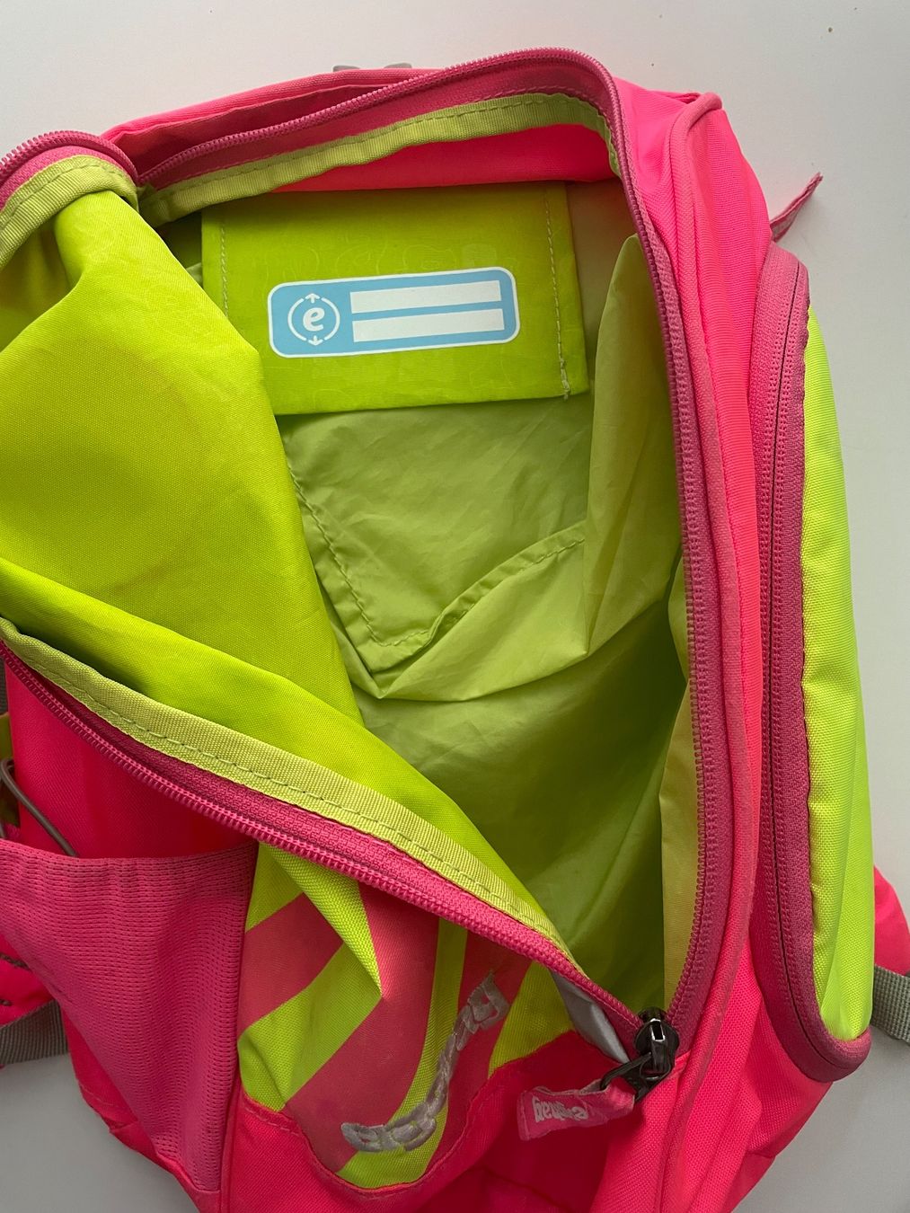 Ergobag Sacs & sacs à dos: Ergofit Schulrucksack, auffälliges pink-gelb mit Reflektoren – D'occasion à Winterthur par crave 2