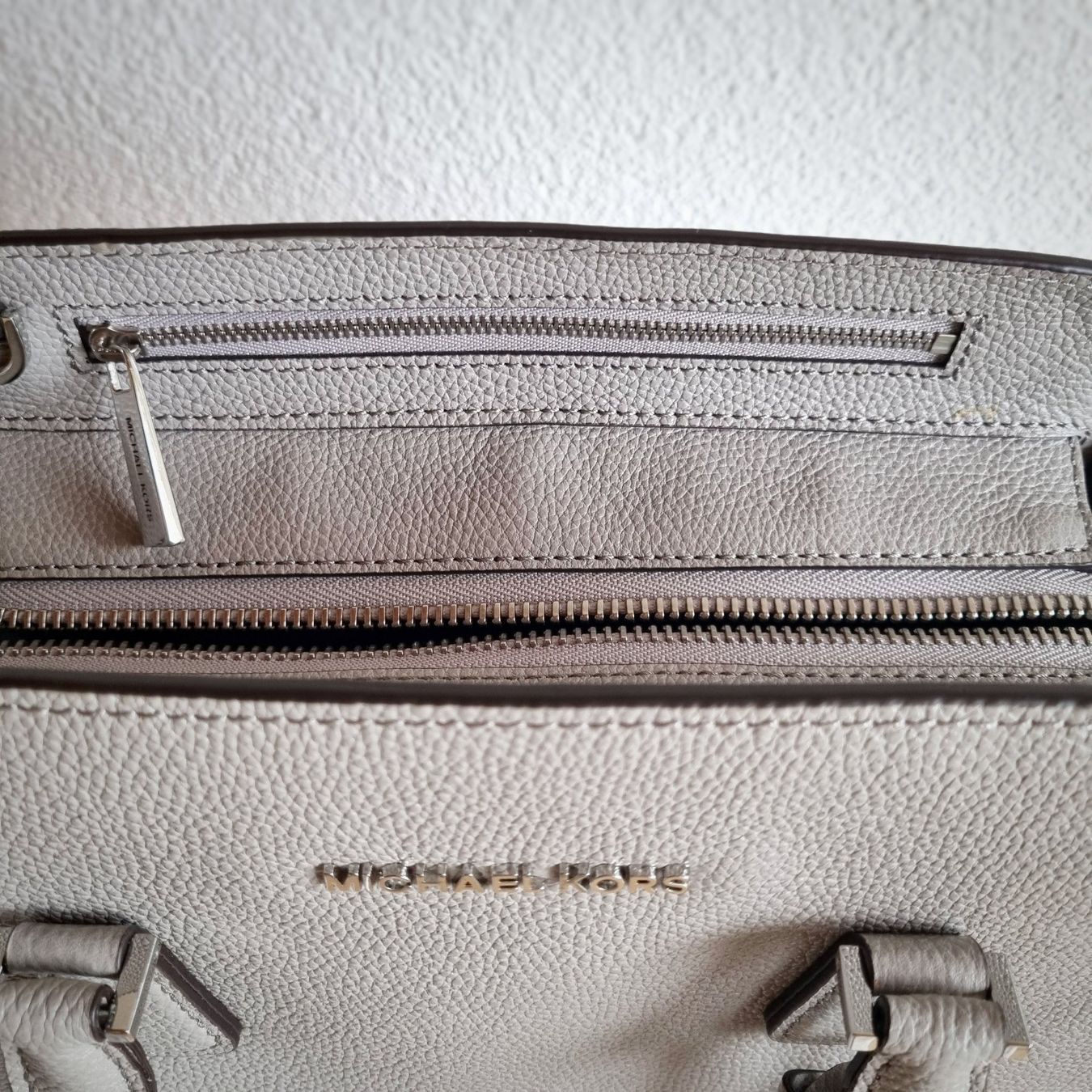 Michael Kors Borse da donna: Handtasche Michael Kors hellgrau genarbt – Usato da Herrliberg venduto da krikra 2