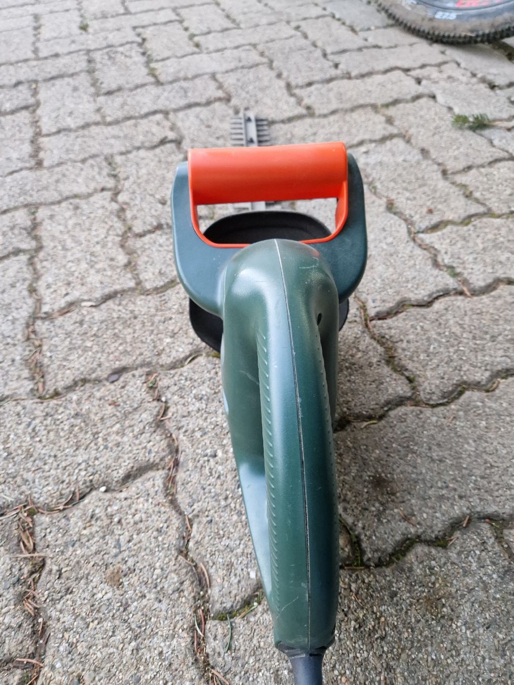 Tutti gli attrezzi: Taille-haie électrique Black&Decker - 41cm – Usato da Plagne venduto da pmartins 2