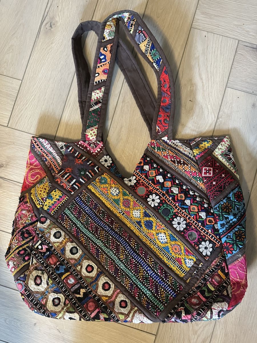 Taschen für Damen: Stofftasche Patchwork Design bunt mit Reissverschluss – Neu (gemäss Beschreibung) aus Wildberg von TradeMe