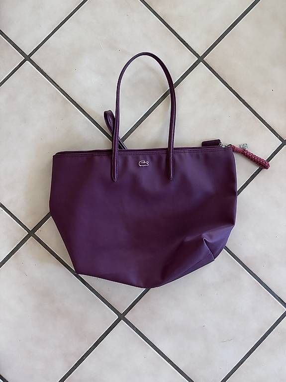 Lacoste Sacs femmes: Lacoste Tasche mit Initialen "TK" – D'occasion à Arch par tsk_