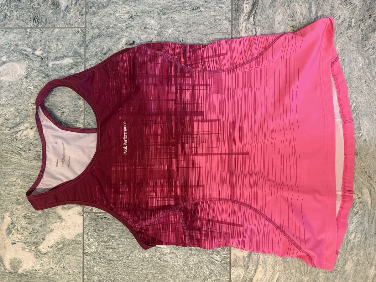 Peak Performance Tops: Peak Performance Top – D'occasion à Maisprach par Steini015
