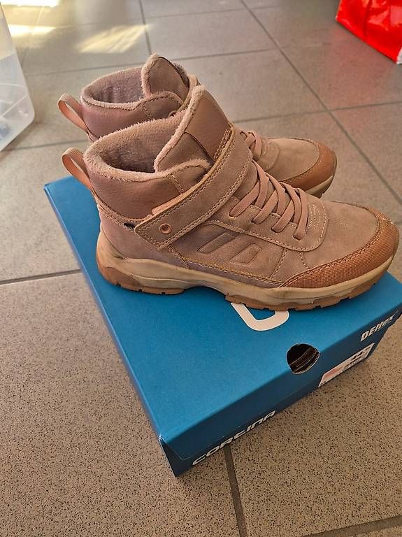 Scarpa Scarpe per ragazzi: Scarpe bambina foderate – Usato da Vacallo venduto da for_Alessandra78 1