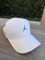 Nike Jordan Cap weiss Logo silber Metall sehr guter Zustand