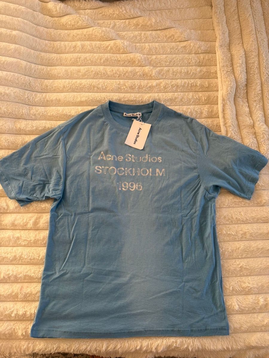 Acne Studios T-shirt: Acne Studios Tshirt Babyblau – Nuovo (secondo la descrizione) da Lachen SZ venduto da mima41