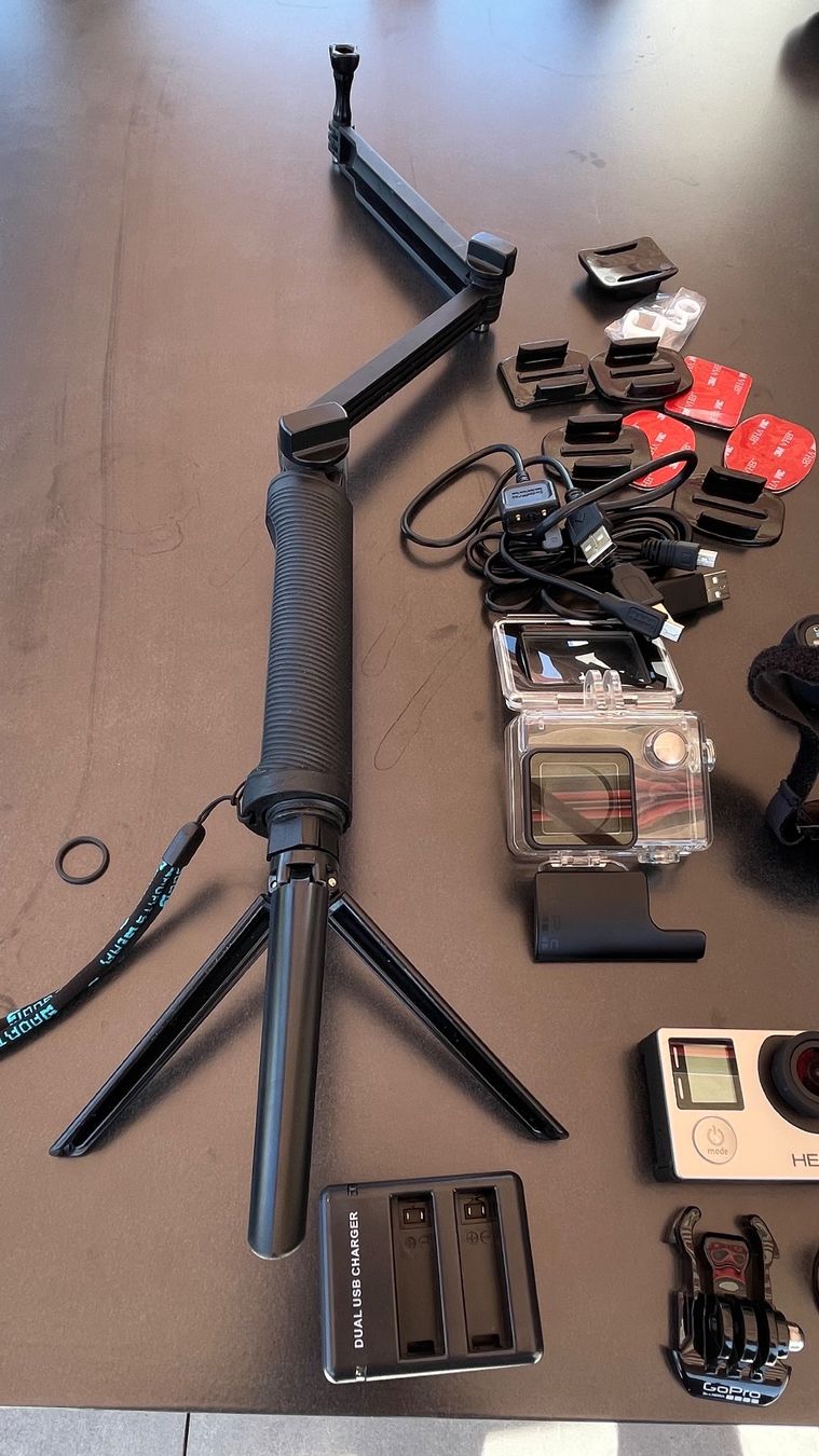 Gopro Action Cam: GoPro HERO4 Silver + lot d’accessoires + télécommande – Usato da Vuarrens venduto da Pipaps 6