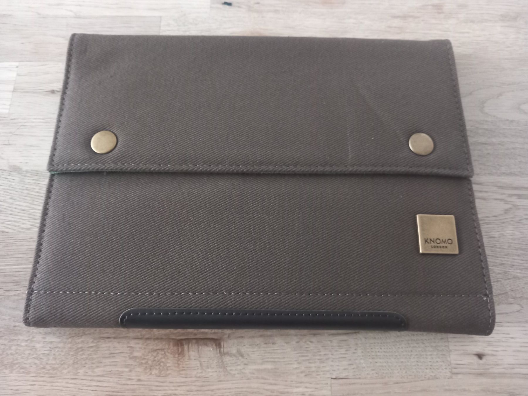 Taschen: Knomo London Organizer/Tablethülle, braun IPAD Mini /8"Table – Neu und originalverpackt aus Thun von Beas-Allerlei