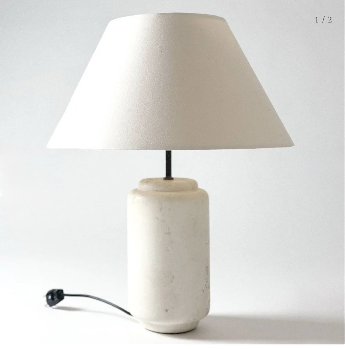 Lampade: Travertine Table Lamp – Usato da Zürich venduto da TechGamng