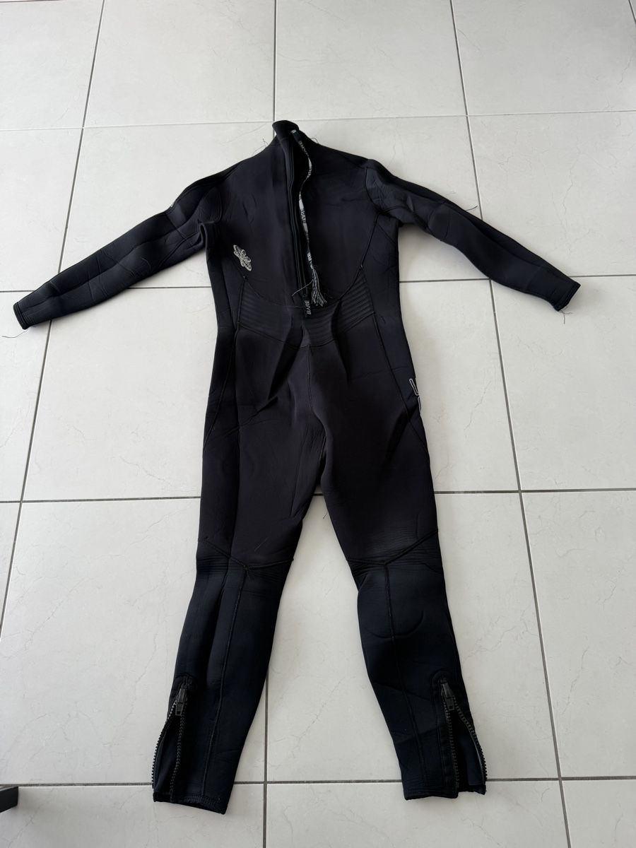 Mute per immersioni: BARE Full Wetsuit 4/5 mm Size L – Usato da Einsiedeln venduto da Fiolio 1