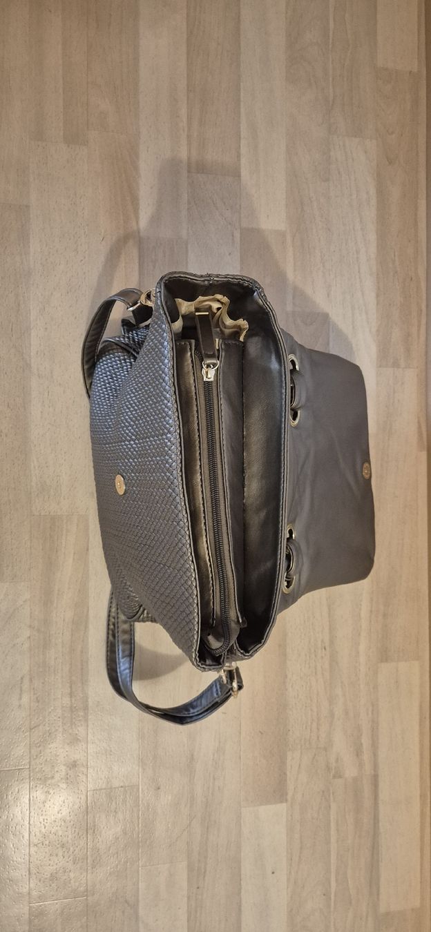 Borse da donna: Handtasche in Bronze Optik – Usato da Schwyz venduto da Vesparider01 5