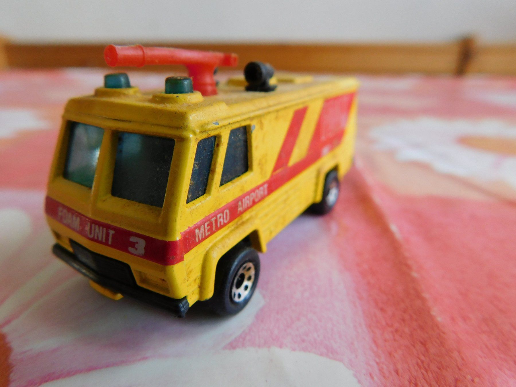 Matchbox Voitures modèles: Matchbox Flugfeldlöschfahrzeug – D'occasion à Strengelbach par Wedi73 9