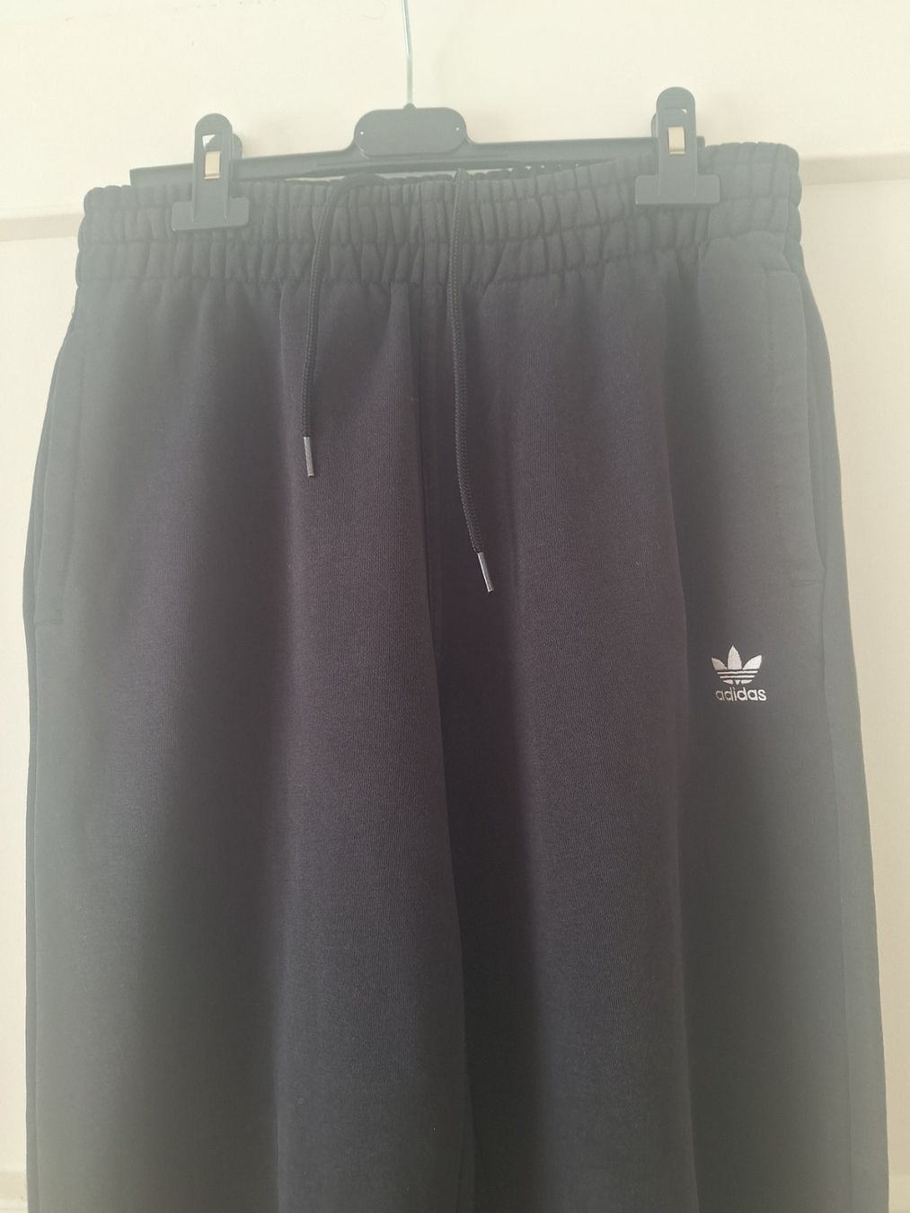 Adidas Pantaloni: Pantalon jogging adidas taille S – Usato da Lausanne venduto da anta-123 1
