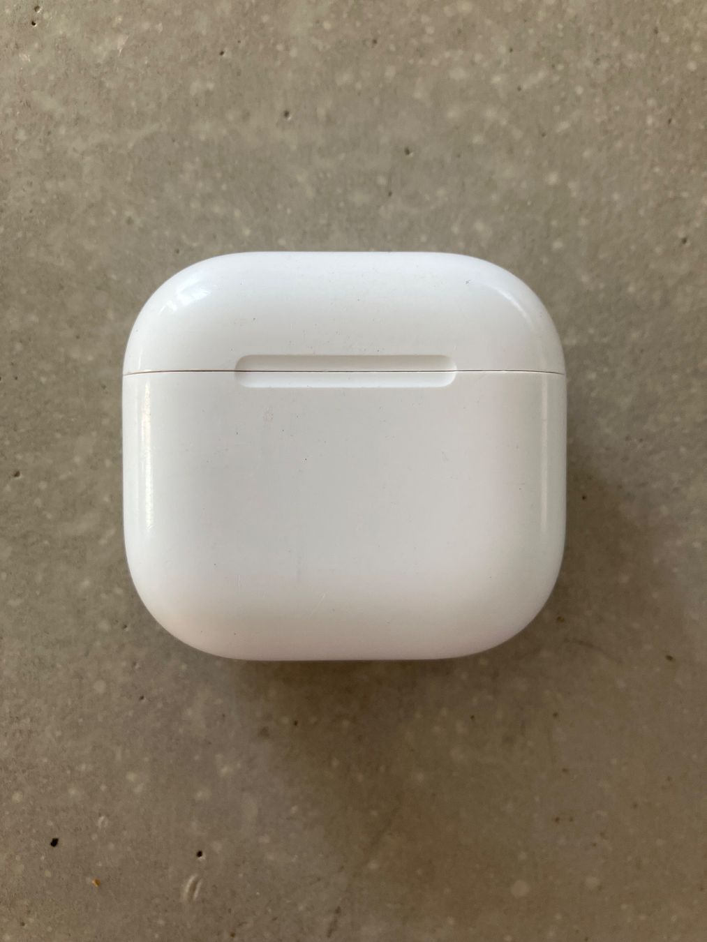 Apple Casques audio: APPLE AIRPODS 4 CASE – D'occasion à Lausanne par mr.v 1