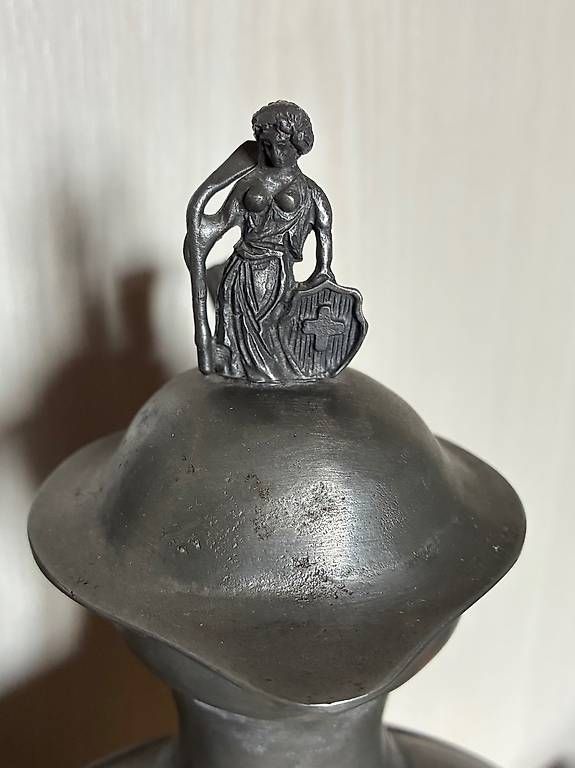 Caraffe: Channe en étain exceptionnelle "Confédération Suisse" – Usato da Etoy venduto da v1marianne 2
