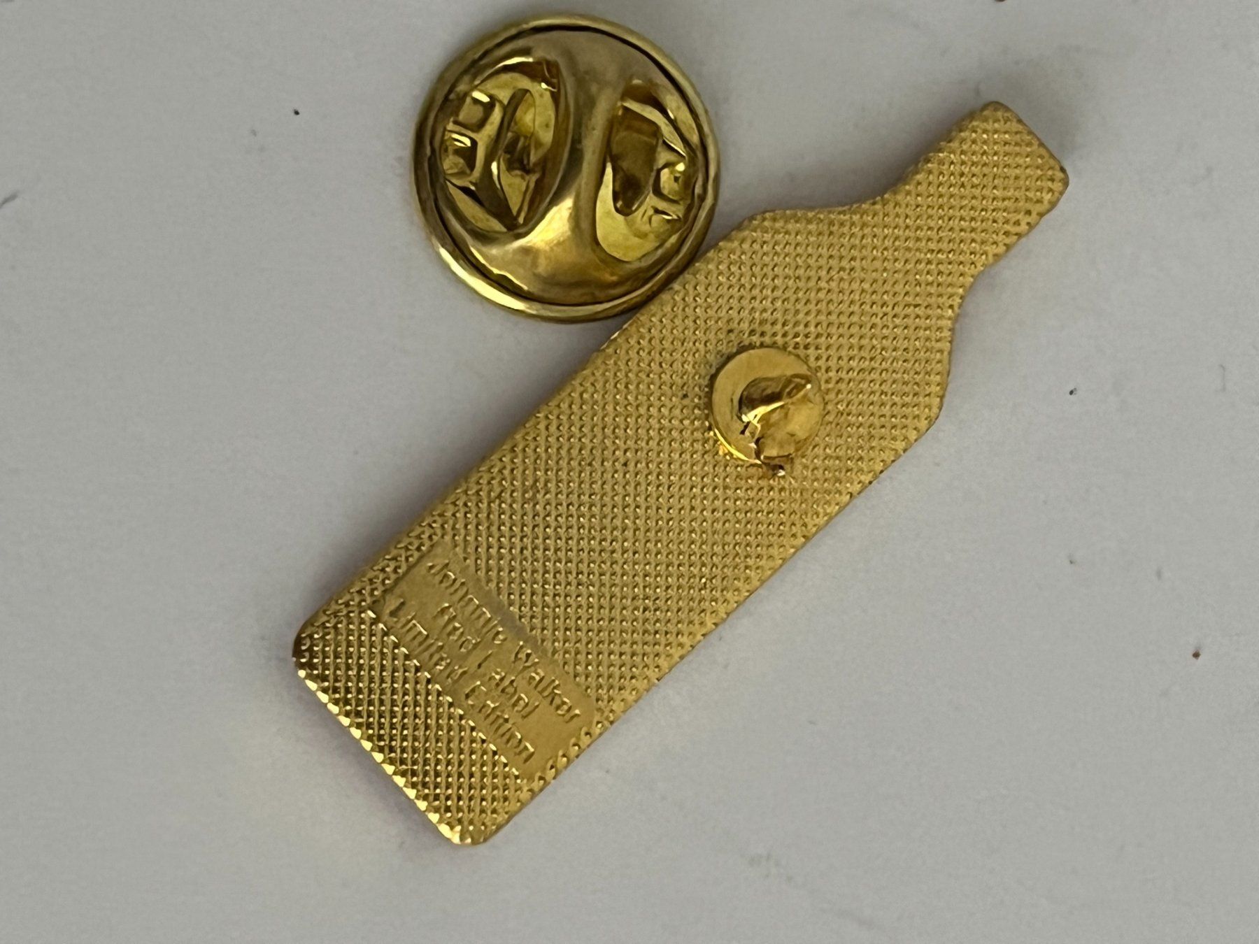 Placchette & Badge: Pin Johnnie Walker Red Label Flasche – Usato da Dietikon venduto da sch_w2tw 1
