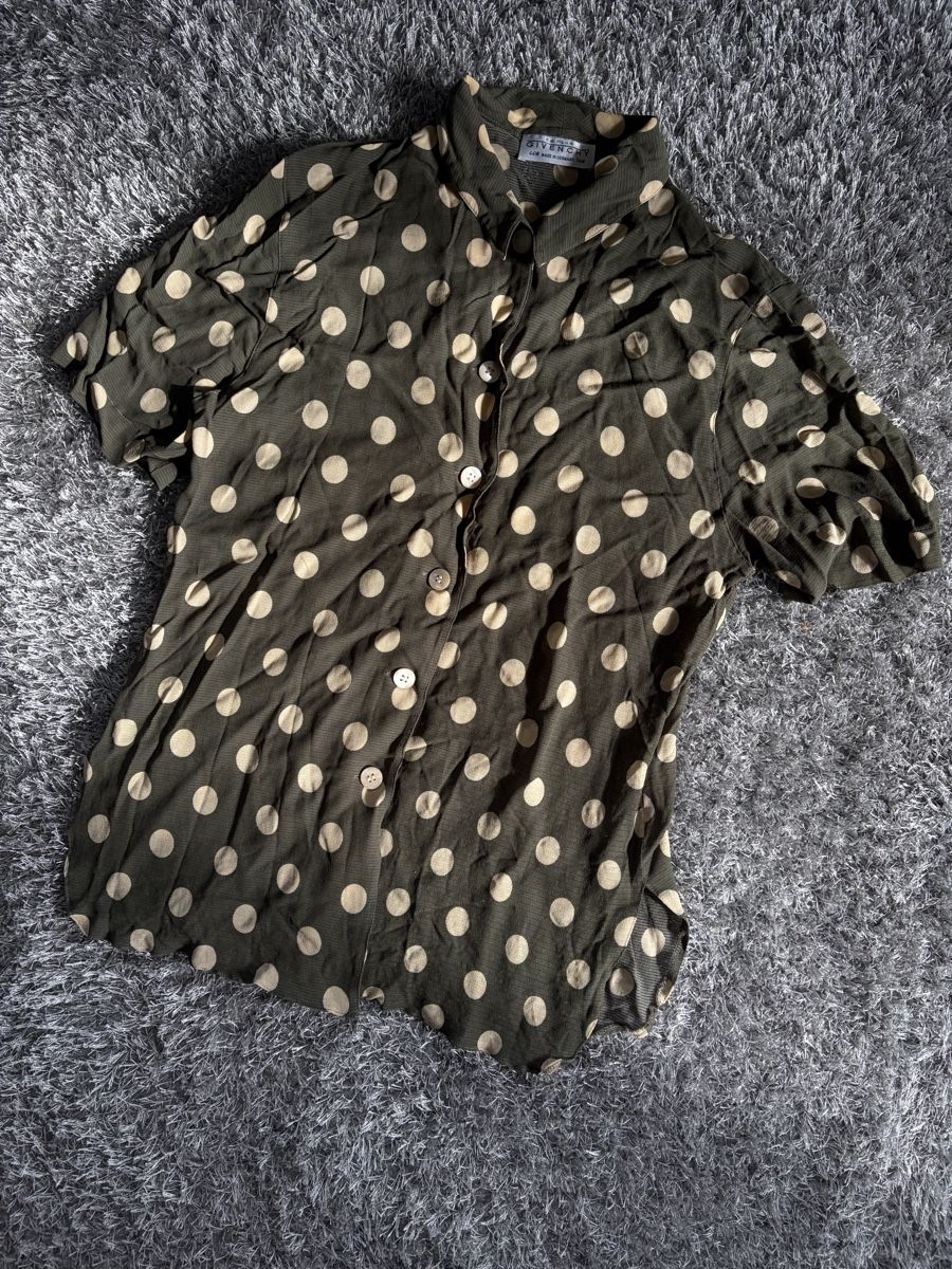 Givenchy Camicette: Vintage Givenchy En Plus Polka Dot Shirt  – Usato da Brislach venduto da edu_t6pq