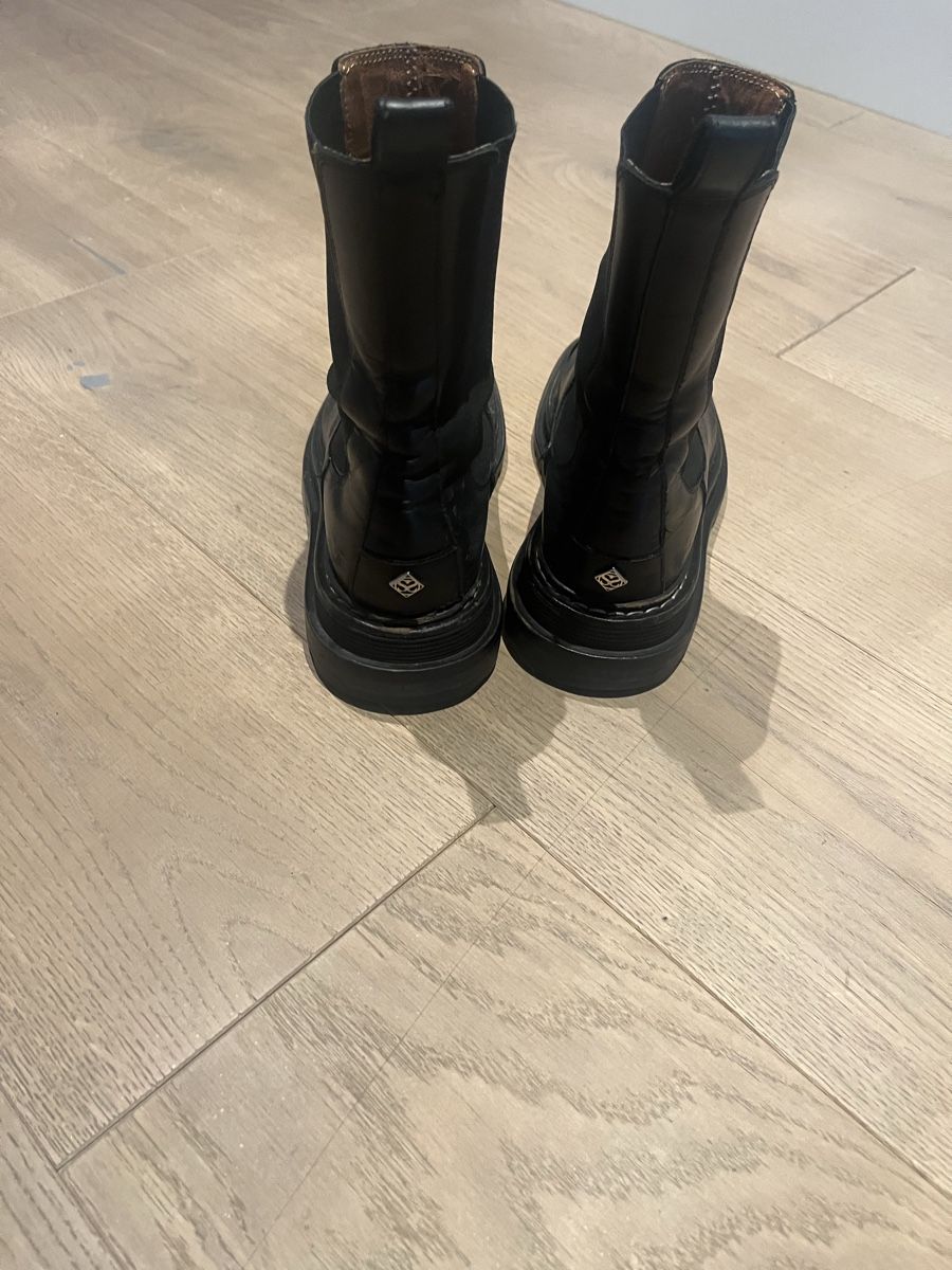 Sandro Scarpe da donna: Sandro Black Leather Boots - Stylish and comfortable! – Usato da Kloten venduto da Sz.Cz11 1