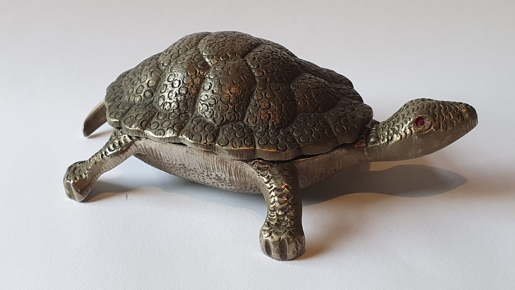 Figuren: Schildkröte aus Metall, vollplastisch – Gebraucht aus Dürnten von stefanverkauft