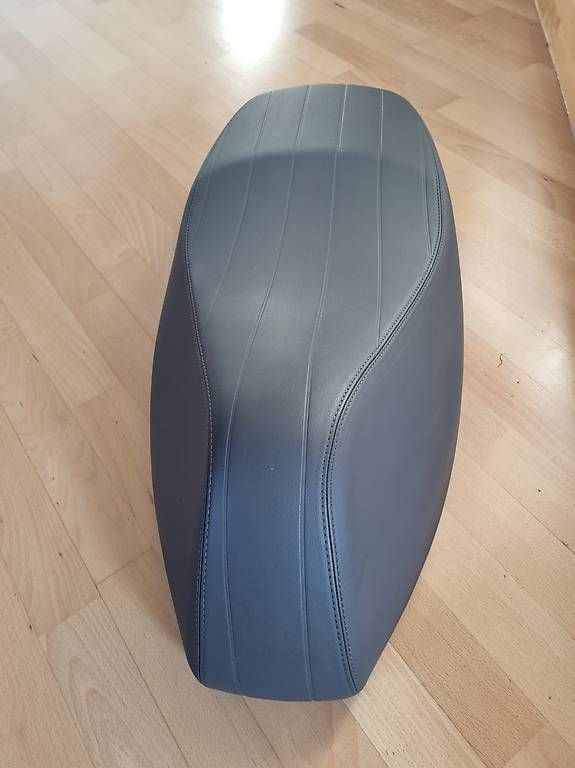 Tutti pezzi di ricambio per scooter: Sitzbank Piaggio Vespa – Usato da Zürich venduto da dan_y6kw 1