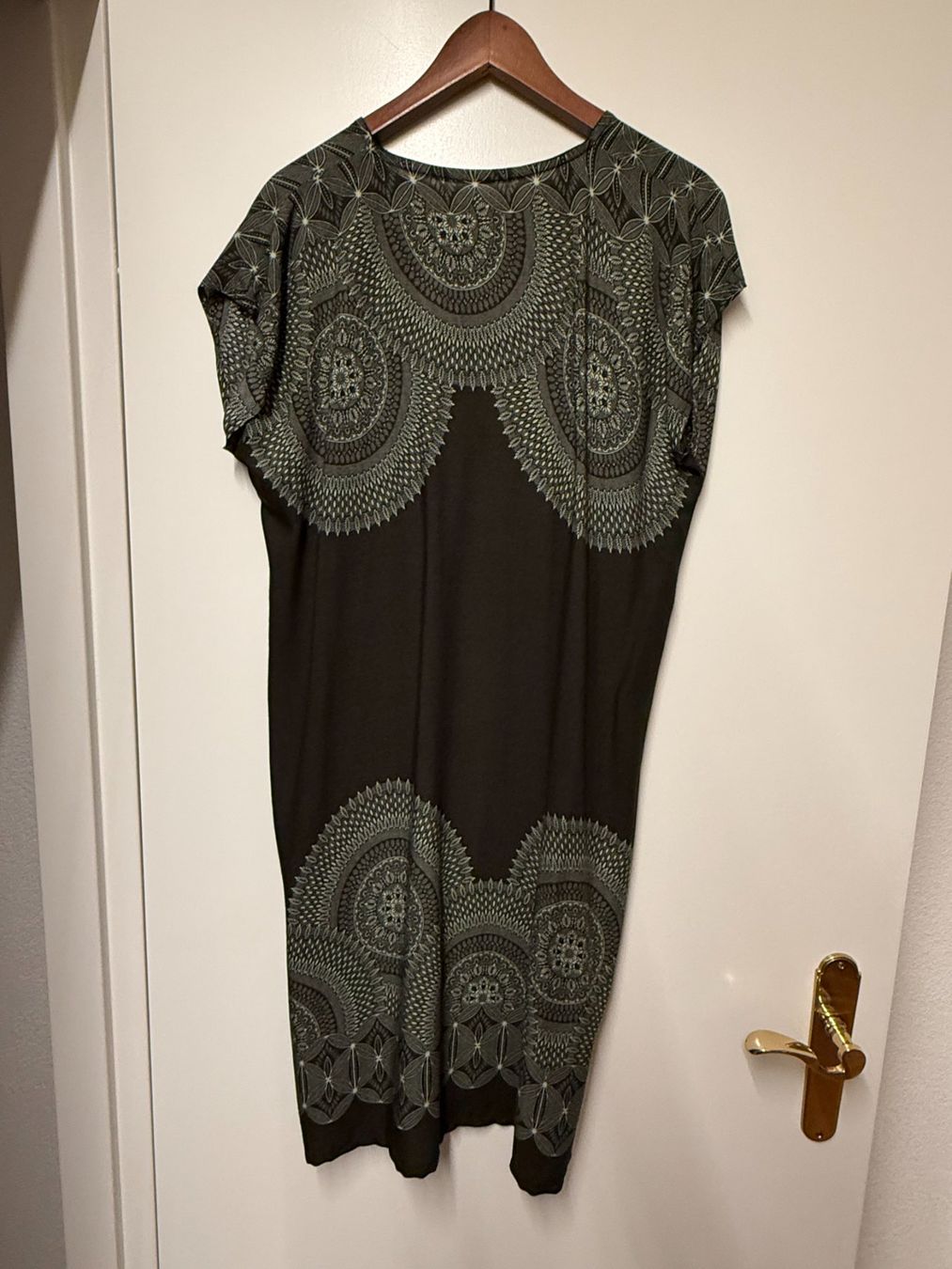 Vestiti: Grünes langes Viskose Kleid – Nuovo (secondo la descrizione) da Rheinfelden venduto da Brise8 1