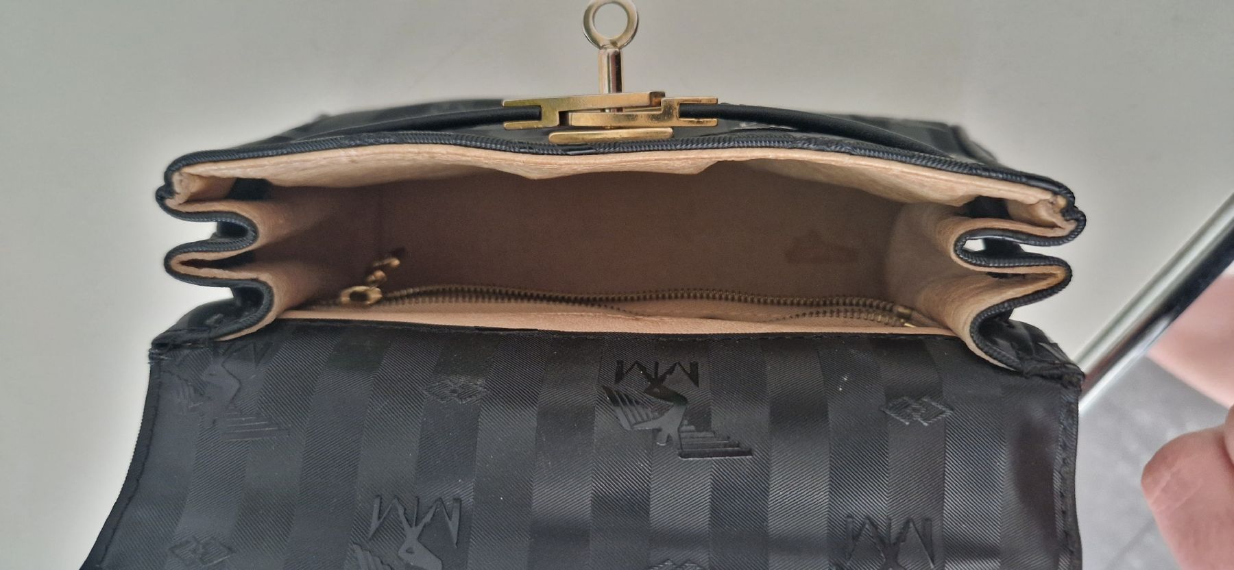 Maison Mollerus Borse da donna: Maison Mollerus, mini Umhängetasche Schwarz – Usato da Zug venduto da p_lauda 6