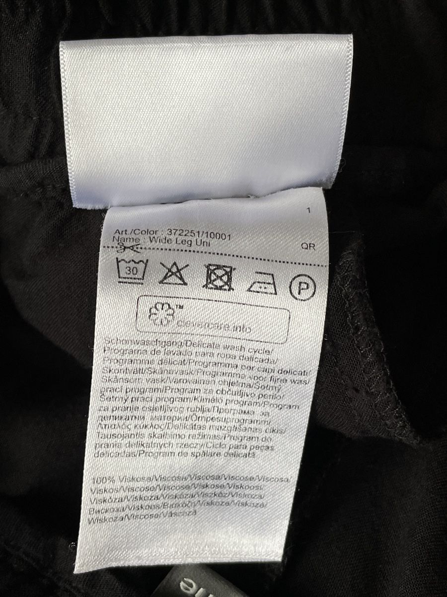 Pantaloni: Damenhose schwarz, Street One, Grösse M – Usato da Adligenswil venduto da Treegarden 4