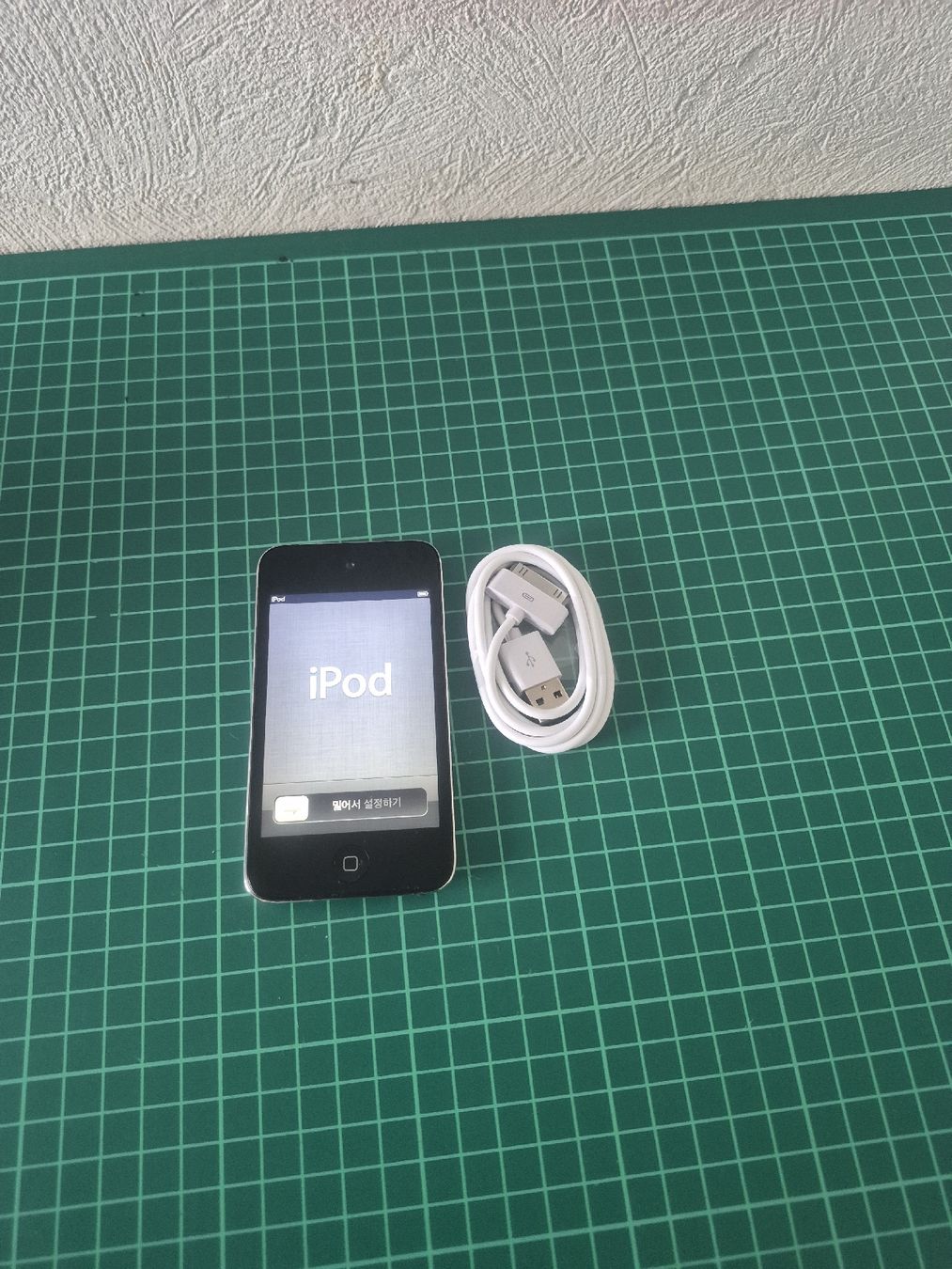 Apple Lecteur media portable: iPod Touch 4th Gen 32GB with Cable good condition – D'occasion à Meyrin par Retro-GZ