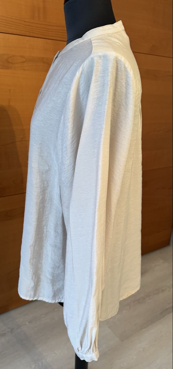 Blusen: Schlichte Bluse in hellbeige / Broadway  Gr. M – Neu (gemäss Beschreibung) aus Morschach von jeanhenrifabre 2