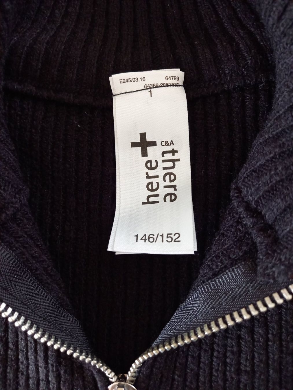 C&A Pulls et sweat-shirts: Schwarzer Pullover in Grösse 146/152 von C&A – D'occasion à Obernau par Corolli 3