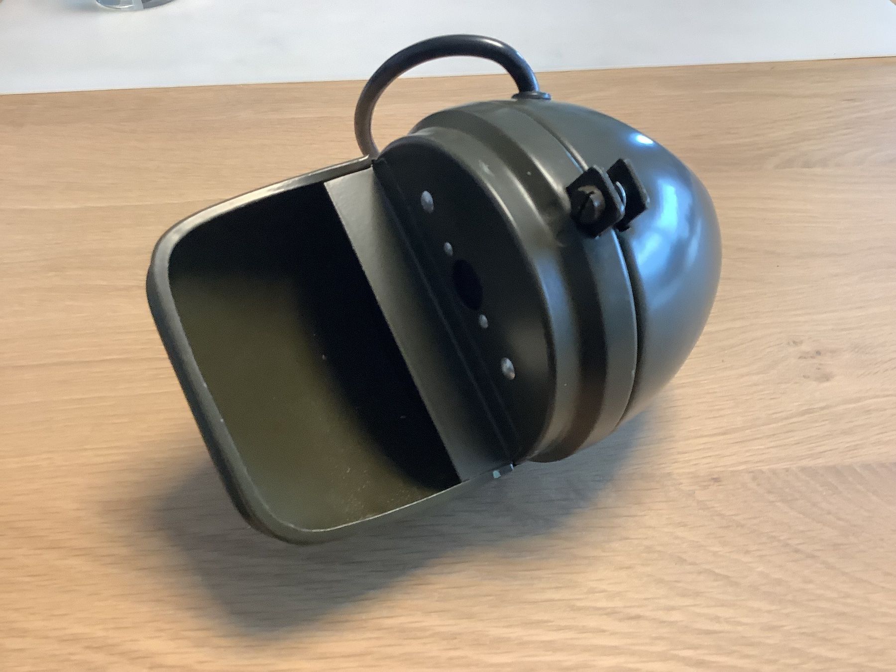 Schweizer Armee Lampade: Militärische Tarnlampe – Usato da Holzhäusern ZG venduto da tho_8my6 2