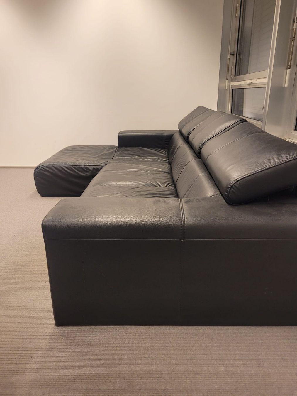 Sofas: Möbel Pfister Echtleder Ecksofa schwarz mit Longchair – Gebraucht aus Baden von dav_657t 2