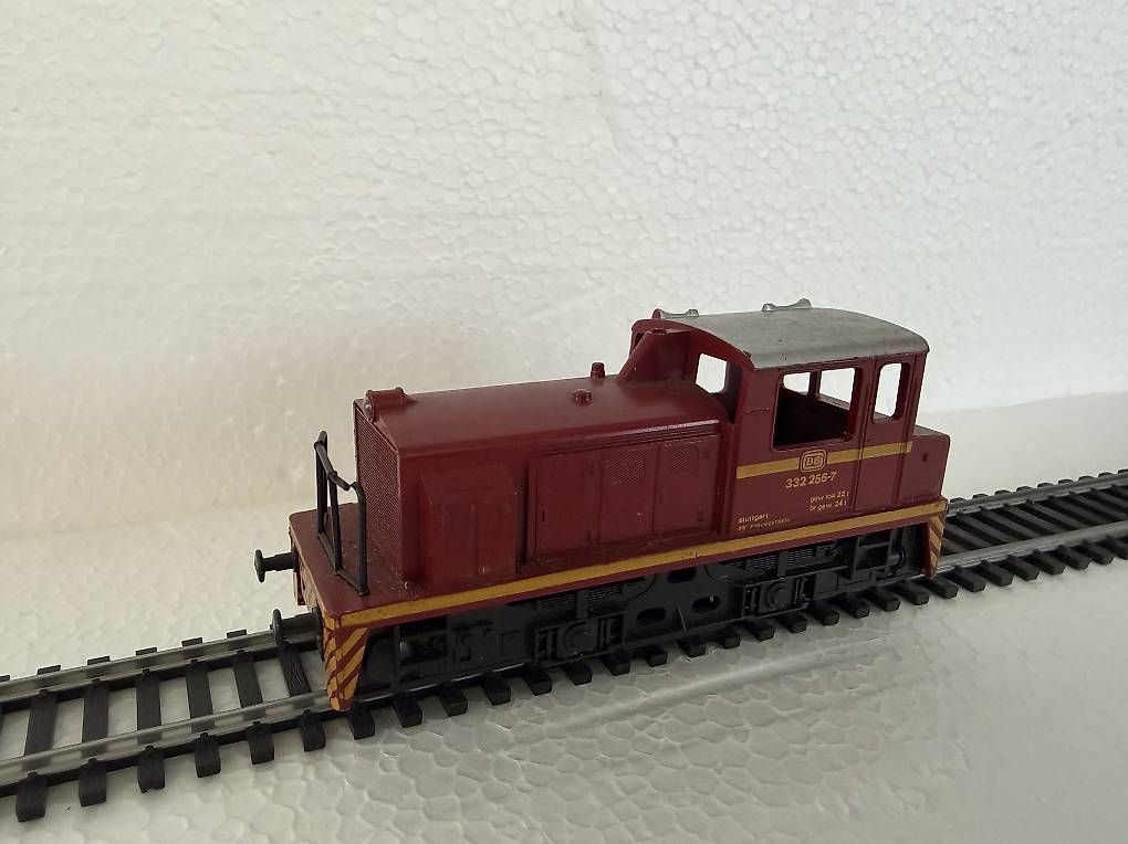 Lima Modellini di ferrovie: DB Rangierlok 332 256-7 H0 – Usato da Muri AG venduto da cag733