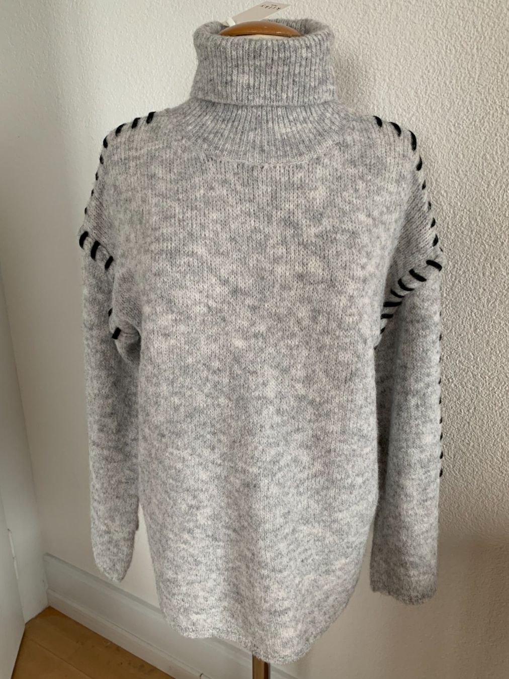 Maglioni & Felpe: Kilky Damen Strickpullover, Gr. TU, Grau/Schwarz, NEU – Nuovo e nell'imballaggio originale da Worb venduto da farben20zauber