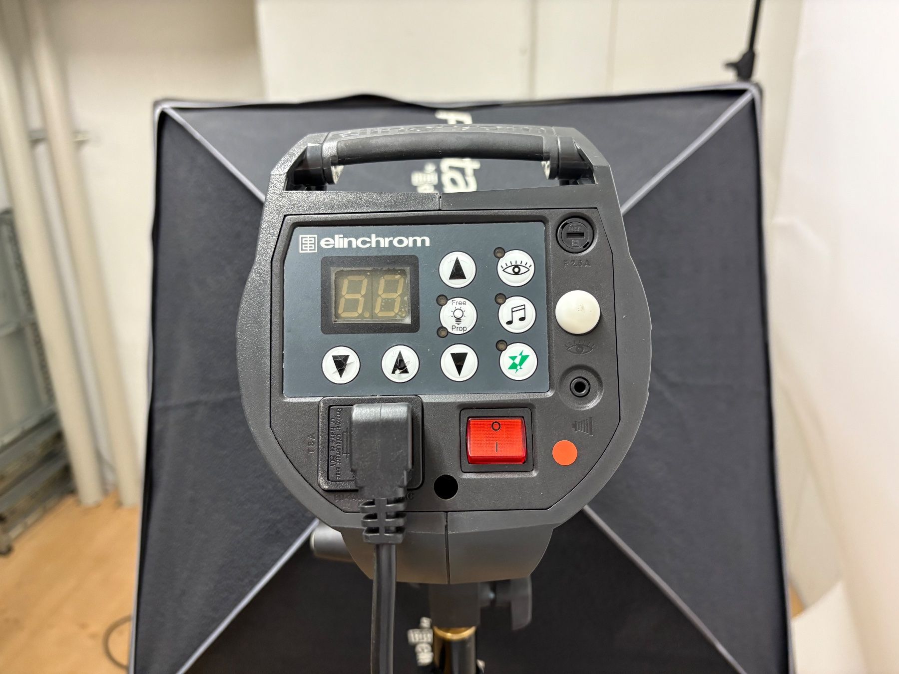 Elinchrom Flash: Elinchrom BX 250 Ri + Stromkabel - Studioblitz – Usato da Cham venduto da wasudami 2