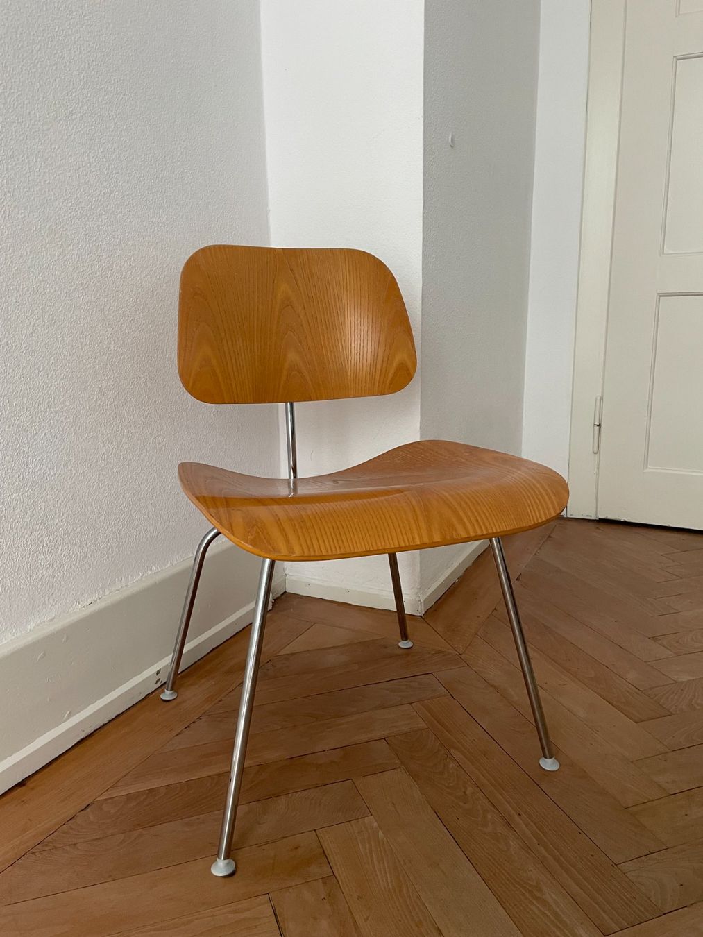 Eames Sedie: Herman Miller Eames DCM Stuhl / Chrom und Holz – Usato da Zürich venduto da hol_q8sg