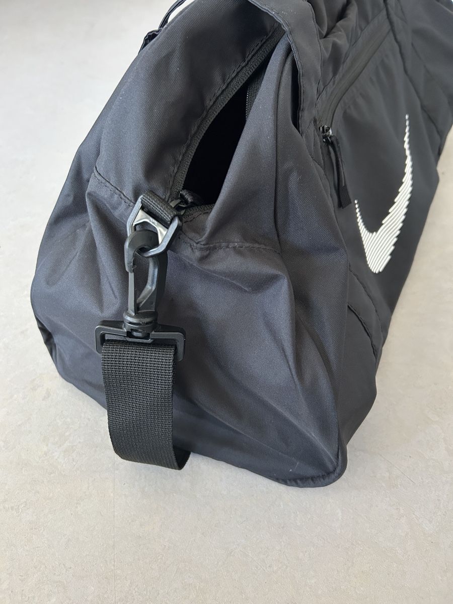 Nike Taschen: Nike Sporttasche – Gebraucht aus Winterthur von magdalena_salvatore 5