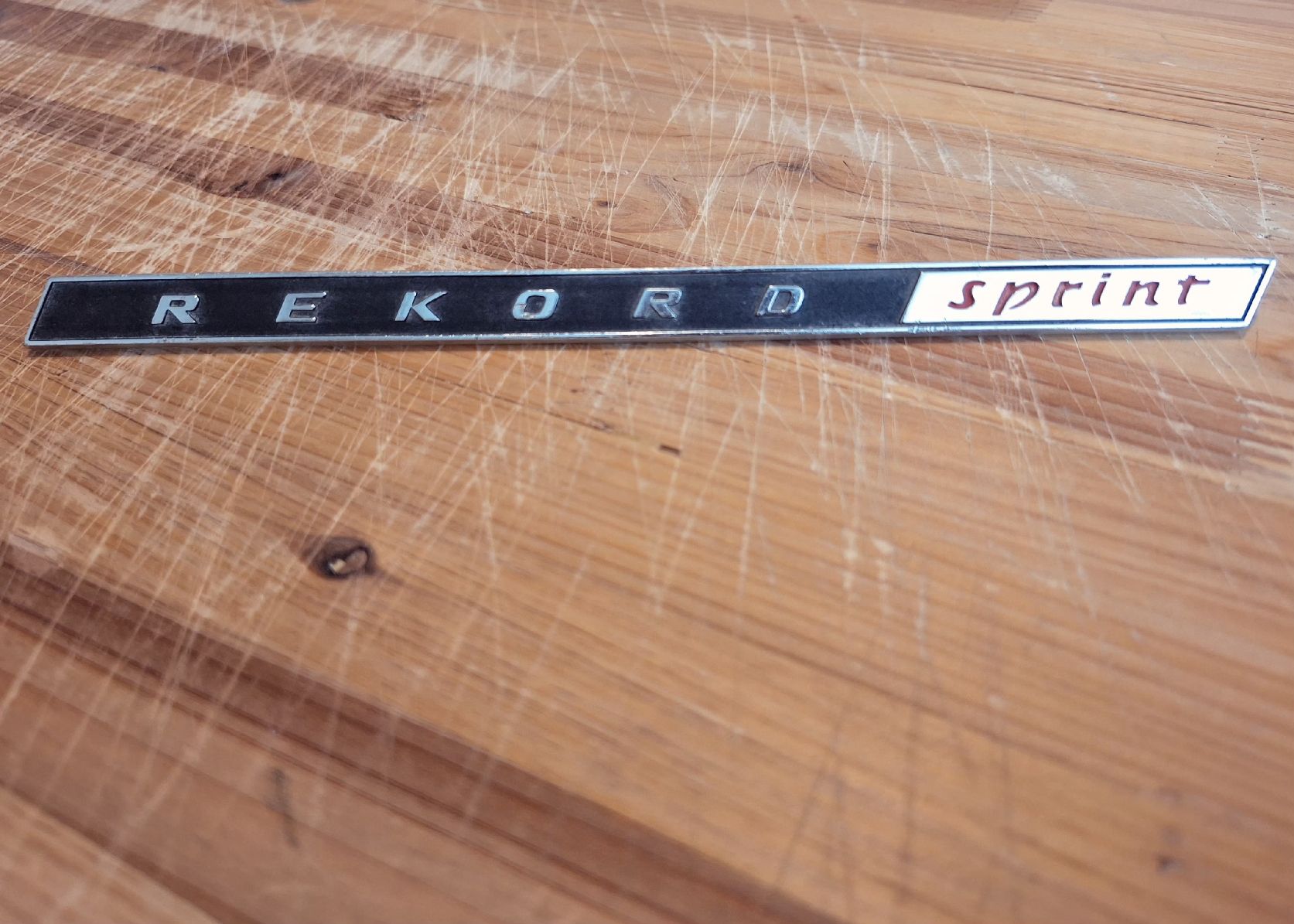Opel Tutti pezzi di ricambio auto: Opel Rekord Sprint Oldtimer Emblem – Usato da Triesen venduto da BLACKSHEEP75 1