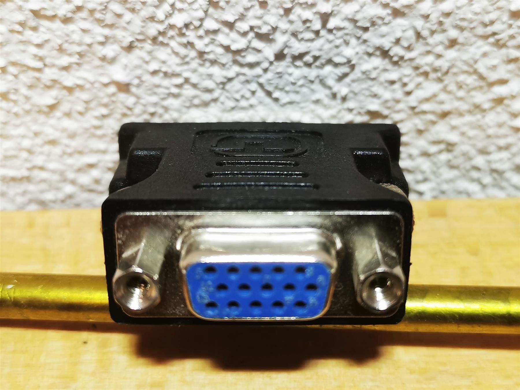 Unità & Adattatore: VGA- DVI Adapter – Usato da Buchs ZH venduto da Sutoris 4